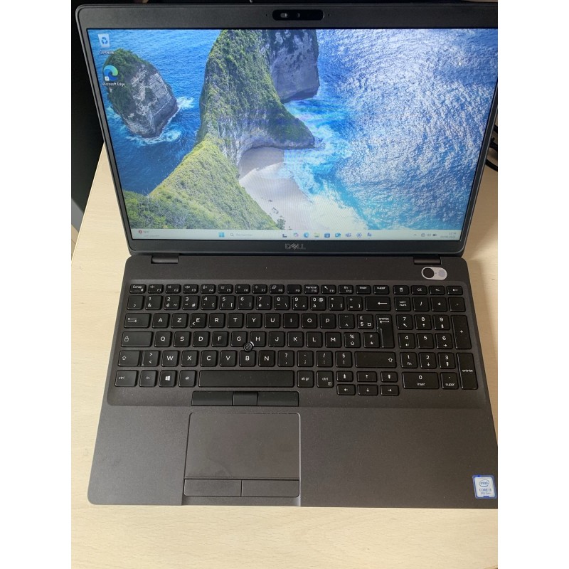 PC portable Dell Latitude 5500 – i3 / 8 Go / SSD 240 Go – Windows 11 Pro