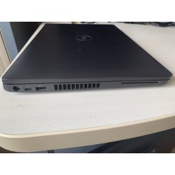PC portable Dell Latitude 5500 – i3 / 8 Go / SSD 240 Go – Windows 11 Pro